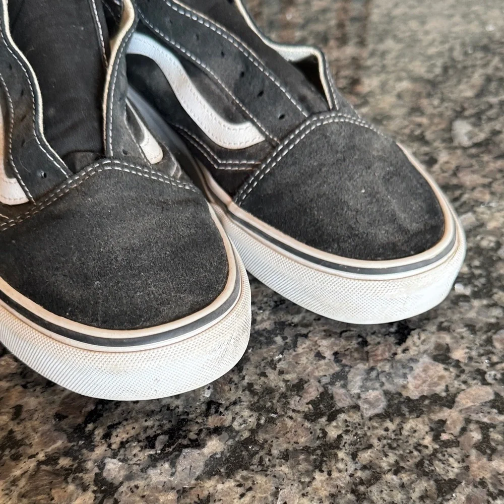 Vans Men's Black and White Sneakers EUC 11